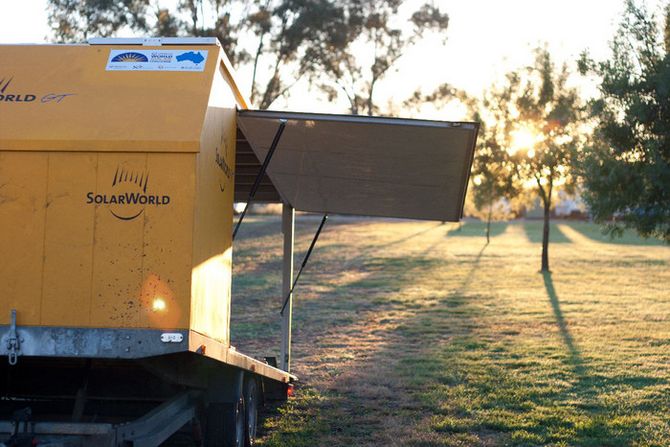 Die ersten Sonnenstrahlen begrüßen das SolarCar-Team