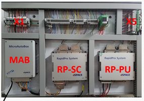 eine von vier MicroAutobox Systemen Fa dSpace