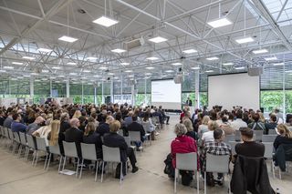 Blick über die Köpfe des Publikums
