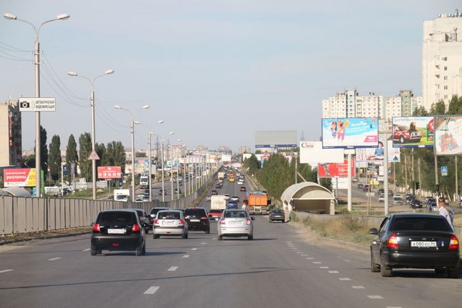 Stadtverkehr im Außenbezirk von Wolgograd