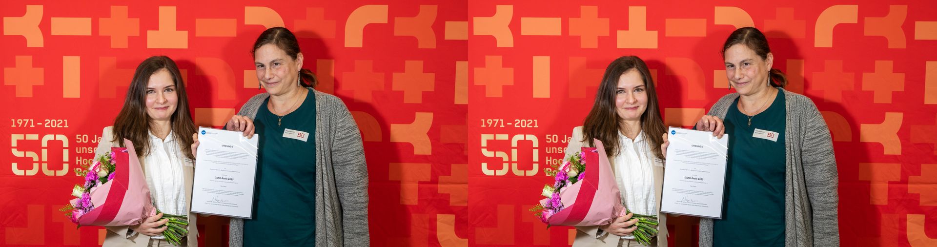 DAAD-Preis für Hasti Sharifi mit Urkunde und Blumen