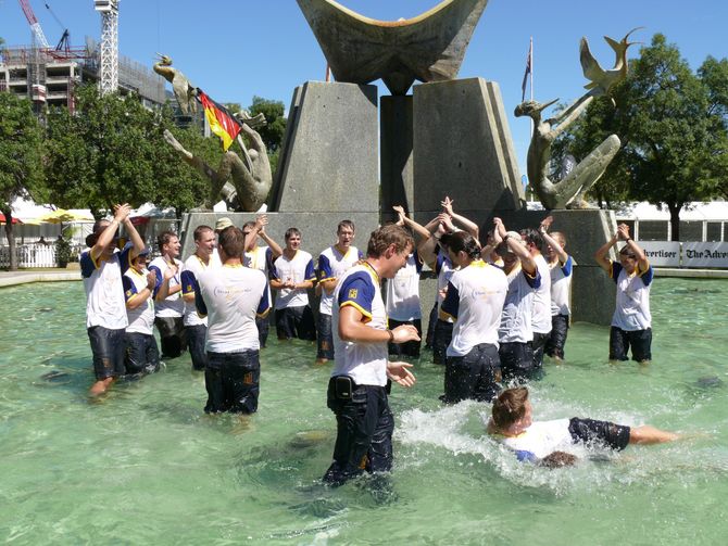 Party im Brunnen