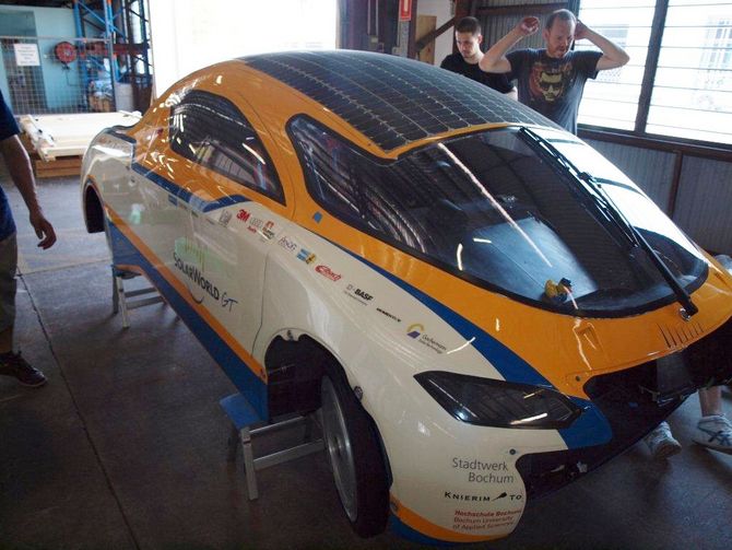 Unversehrt und in vollem Glanz ist das SolarCar durch DHL und DEUFOL in Australien angekommen