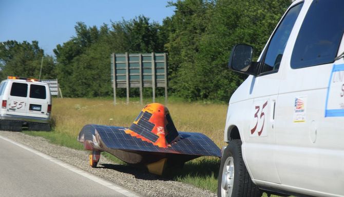 Ein zu langsames Minnesota-Fahrzeug muss andere Fahrzeuge passieren lassen