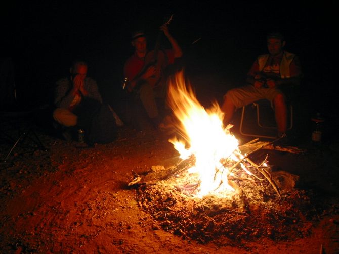 Lagerfeuerromantik mit Bluesharp und Gitarre