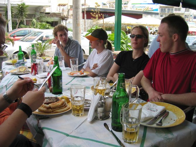 Griechisches Essen und holländisches Bier