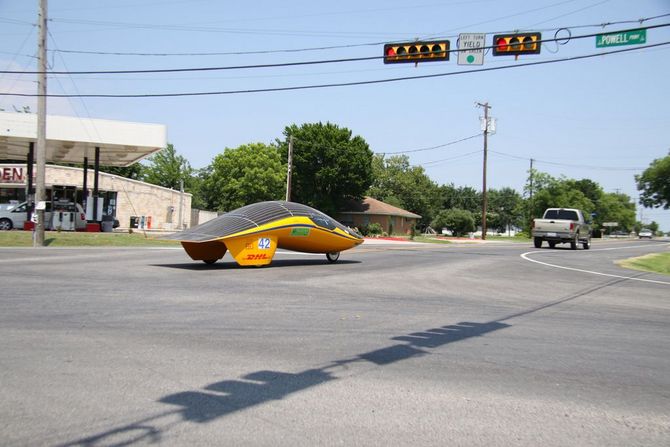 Solarworld No.1 auf der einzigen Kreuzung mit Ampel in Anna, Texas