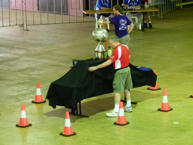 Nicht wirklich hübsch: Der Pokal der WSC