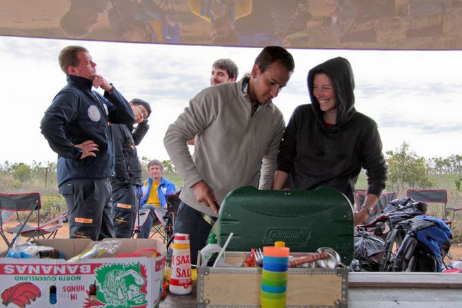 Frühstück mit Rührei stärkt die Teammitglieder