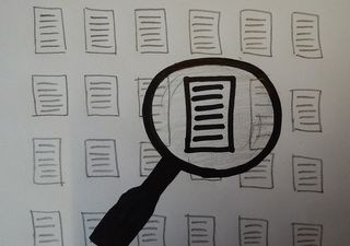 Zeichnung: eine Lupe die ein Dokument unter vielen hervorhebt