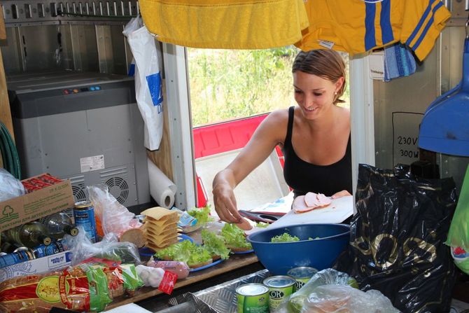 Esther Heilgenberg ist für die gesamte Verpflegung und entsprechende Beschaffung verantwortlich