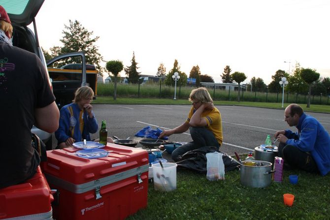 Beim Sonnenuntergang gemeinsam das Abendessen genießen...