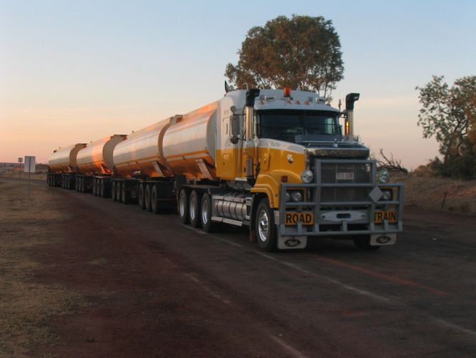 Ein Roadtrain in der üblichen Länge: 54 Meter sind maximal erlaubt