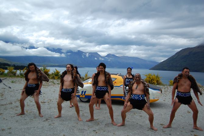 Maoris beim traditionellen Tanz, in ihrer Sprache 'Haka' genannt