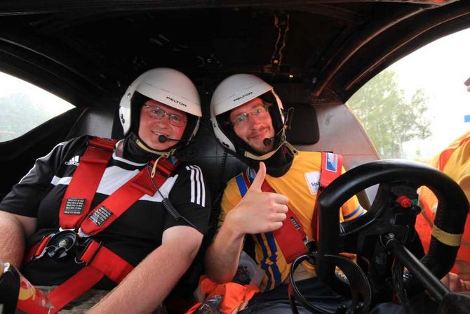 Das Fahrerduo auf der letzten Etappe. Johannes Ruban und Fahrer Sven Henneke