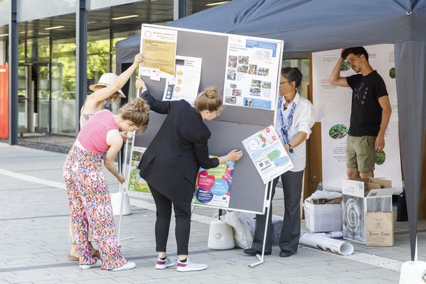 Aufbau Markt der Möglichkeiten Foto: Lukas Palik