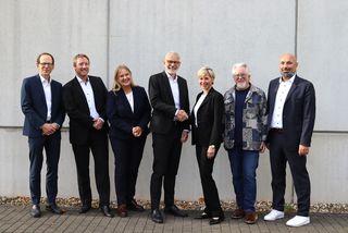 Gruppenbild der Mitglieder des Berufskollegs und der Hochschule Bochum