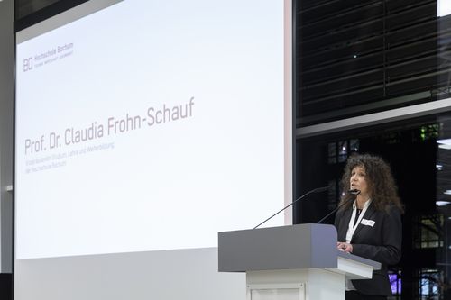 VP1 begrüßt und modelt