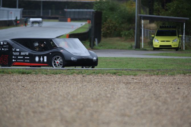 Neues Finish in Mattschwarz: Das polnische Solarcar