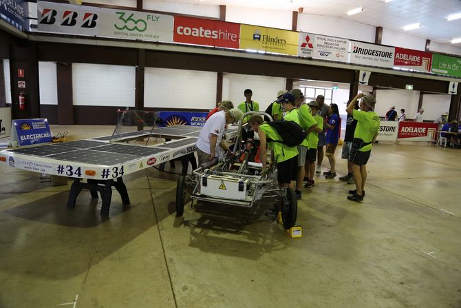 Solarcar des Liberty College beim erneuten Elektrik-Test