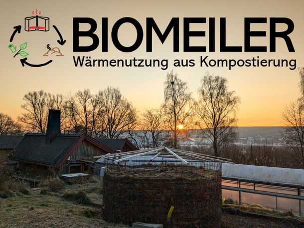 Biomeiler bei Sonnenaufgang