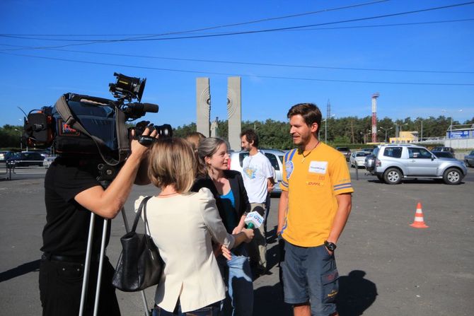 Teamchef Tim Skerra im Interview mit 2 russischen Fernsehsendern