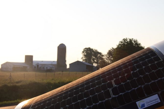 Nach kleinem Abriss wieder bestens verbunden: Das Solararray in der Morgensonne