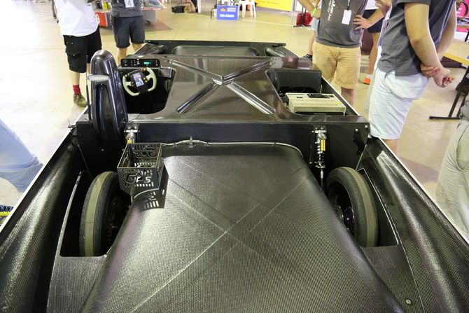 Klinisch sauber, ein Traum in Carbon